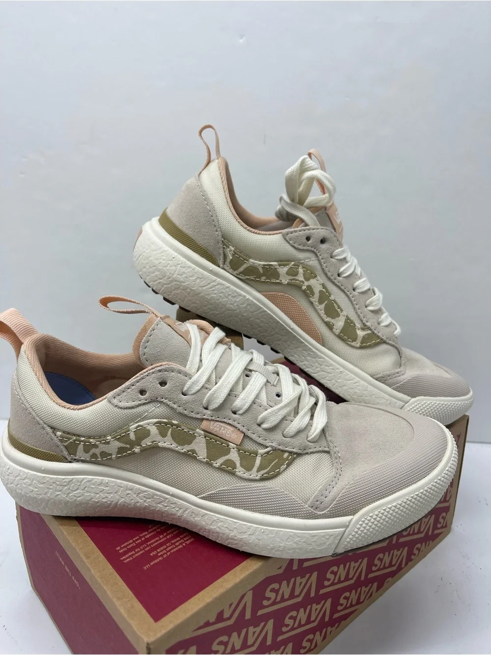 Vans WMNS Ultrarange Exo Se
Groovy Floral Khaki
VN0A4UWMKHK Sneakers - Picture 7 of 16
